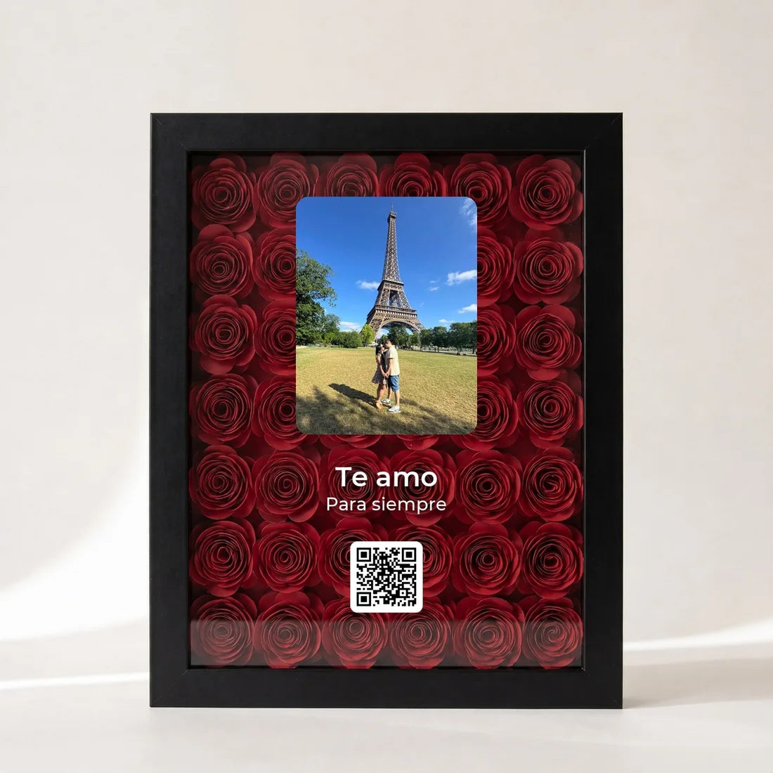 Cuadro LUNATEA de rosas rojas con una foto, una frase y el código del mensaje de voz
